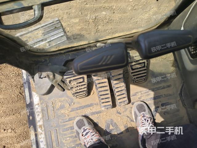 座椅右側(cè)控制臺(tái)/鑰匙門/油門/含右手柄（駕駛室部分）