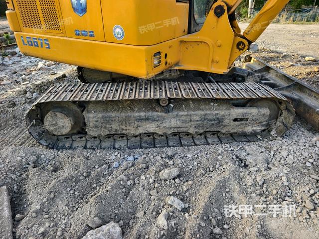 右側(cè)履帶整體?(行走機構(gòu)) 右側(cè)履帶整體?(行走機構(gòu))