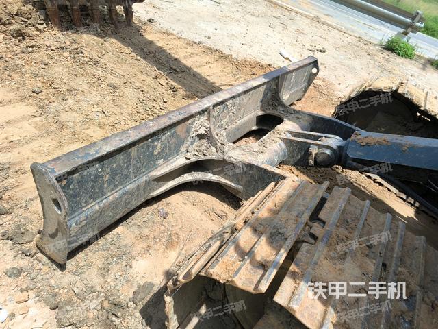 鏟斗右后整體(工作和回轉(zhuǎn)裝置) 鏟斗右后整體(工作和回轉(zhuǎn)裝置)