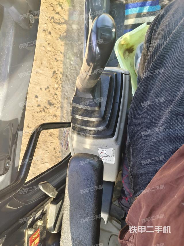 座椅右側(cè)控制臺/鑰匙門/油門/含右手柄（駕駛室部分）