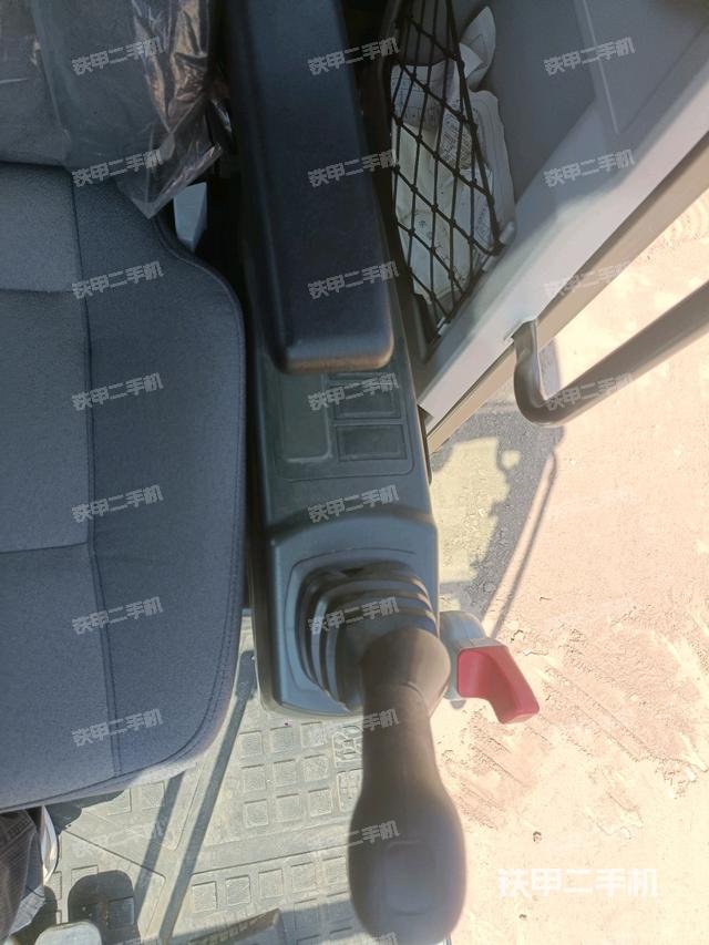 座椅左側(cè)控制臺/音響/含左手柄（駕駛室部分）