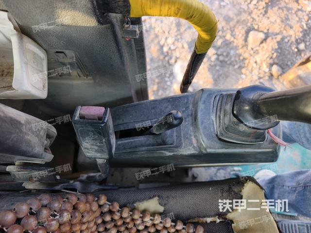 座椅左側(cè)控制臺/音響/含左手柄(駕駛室部分) 座椅左側(cè)控制臺/音響/含左手柄(駕駛室部分)