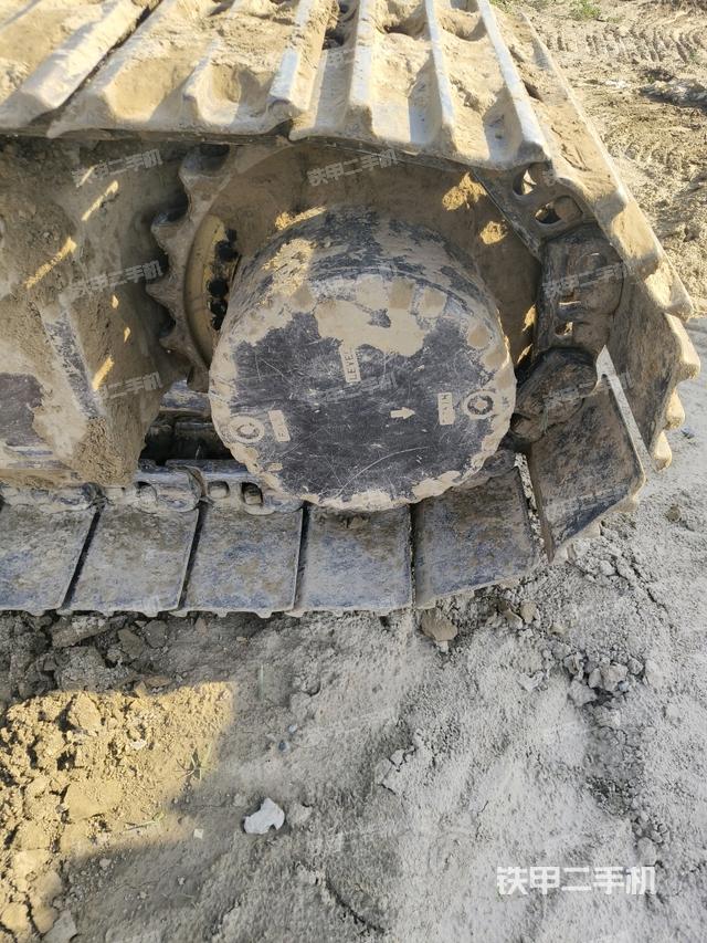 左驅(qū)動輪（行走機構(gòu)）