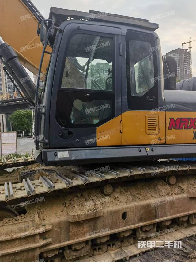 駕駛室頂部（整機外觀）