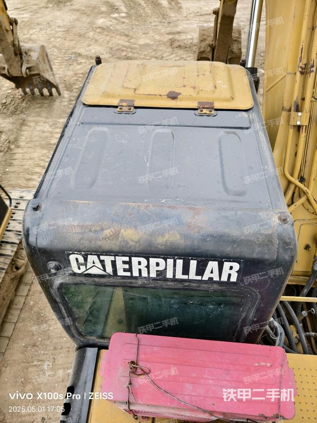 駕駛室頂部(整機外觀) 駕駛室頂部(整機外觀)