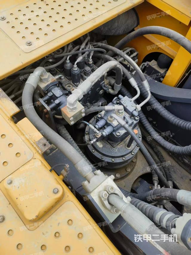 回轉馬達和主控閥（整機外觀）