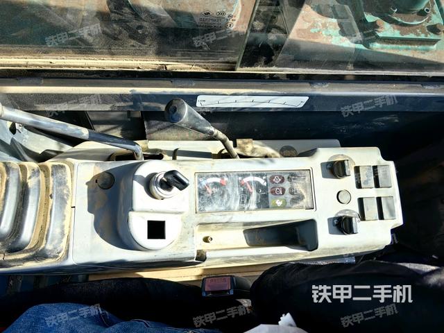 座椅右側(cè)控制臺/鑰匙門/油門/含右手柄（駕駛室部分）