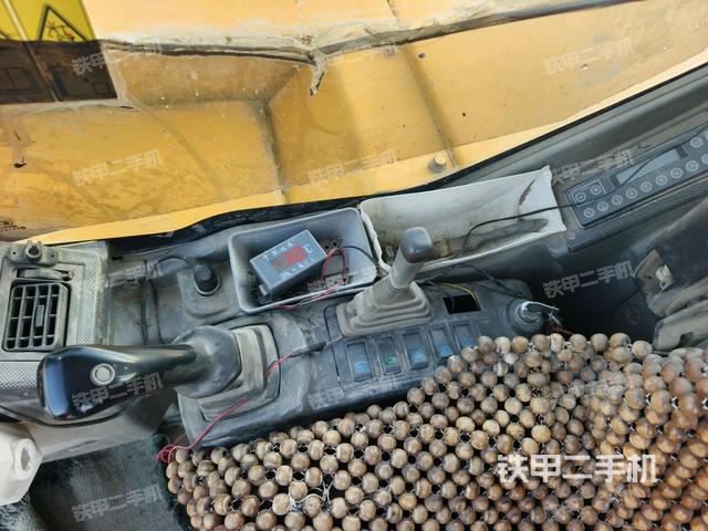 座椅右側(cè)控制臺/鑰匙門/油門/含右手柄(駕駛室部分) 座椅右側(cè)控制臺/鑰匙門/油門/含右手柄(駕駛室部分)