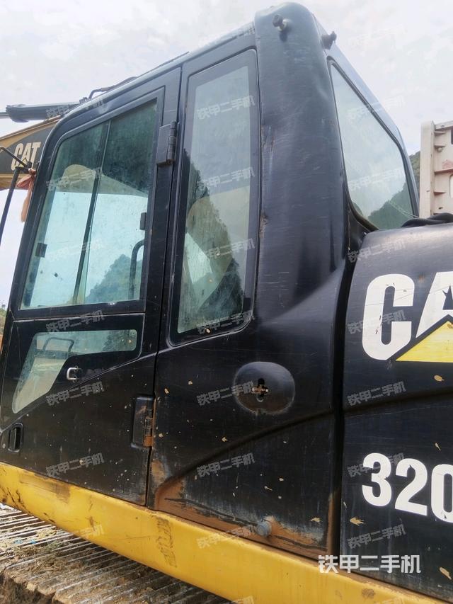 座椅右側(cè)控制臺(tái)/鑰匙門/油門/含右手柄（駕駛室部分）