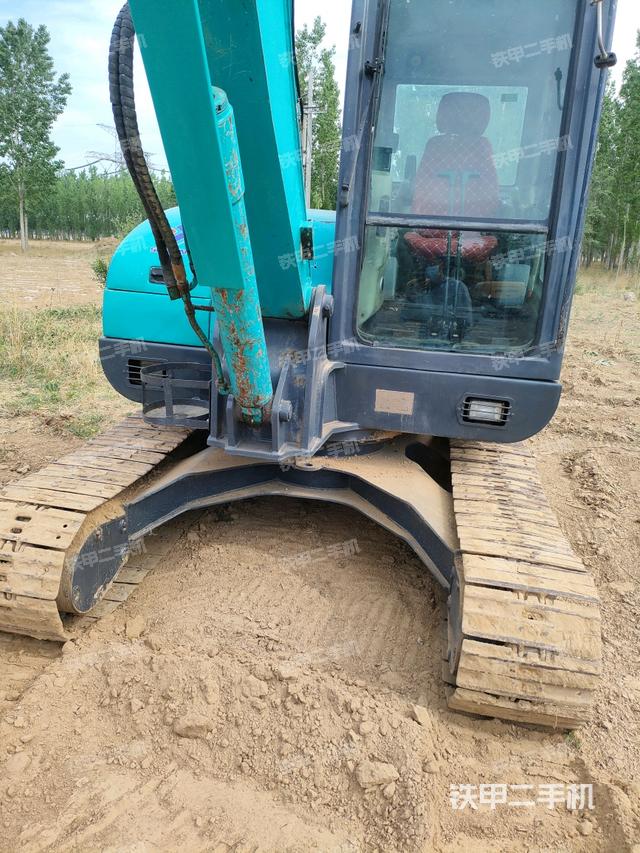 轉(zhuǎn)盤(pán)和下車(chē)架正前（工作和回轉(zhuǎn)裝置）