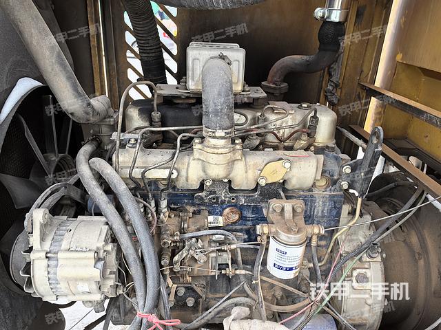 发动机右侧（整机外观及大件）