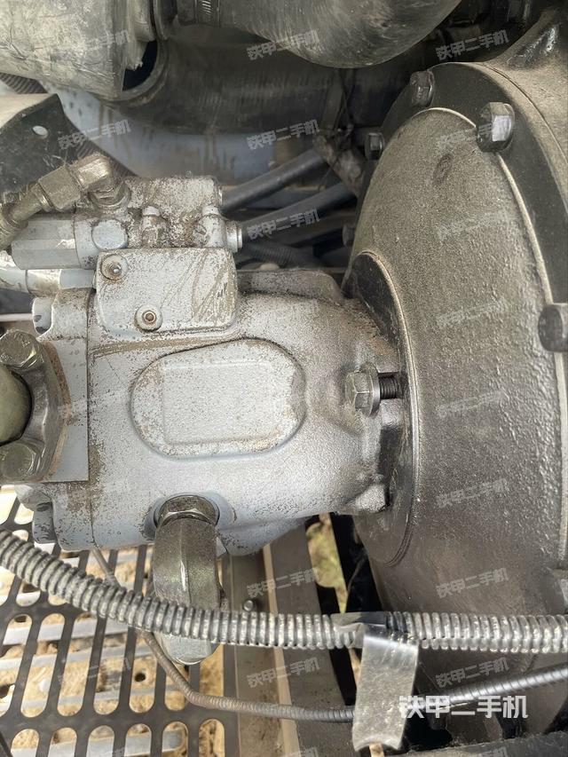 液壓泵艙室正面整體(整機(jī)外觀) 液壓泵艙室正面整體(整機(jī)外觀)