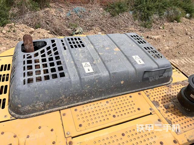 駕駛室頂部（整機外觀）