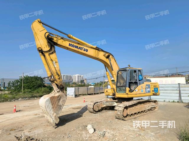中聯(lián)重科ZE230挖掘機(jī)