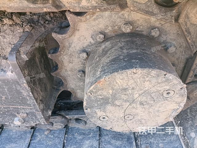 左驅(qū)動輪（行走機(jī)構(gòu)）