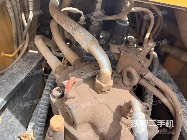 回轉(zhuǎn)馬達和主控閥（整機外觀）