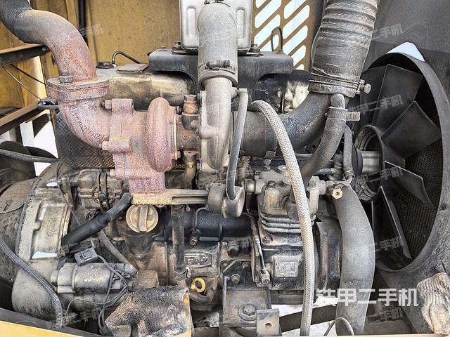 发动机左侧（整机外观及大件）