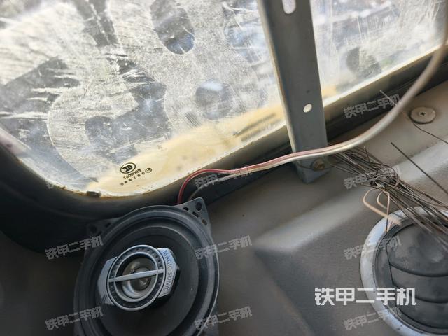 后窗玻璃角標(駕駛室部分) 后窗玻璃角標(駕駛室部分)