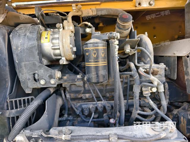 發(fā)動(dòng)機(jī)室（上車(chē)部件）