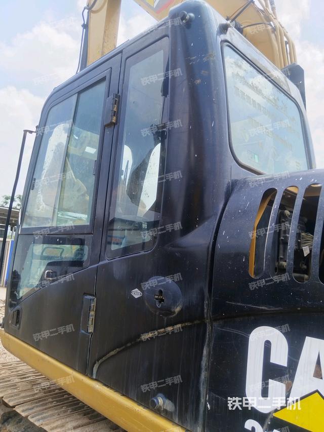 駕駛室左后45度(駕駛室部分) 駕駛室左后45度(駕駛室部分)