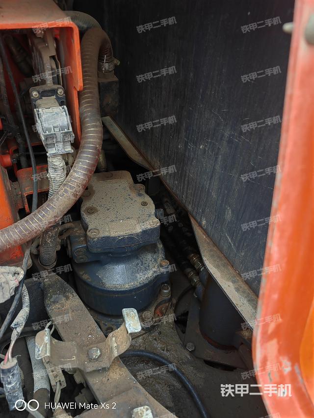 回轉(zhuǎn)馬達(dá)和主控閥（整機(jī)外觀）