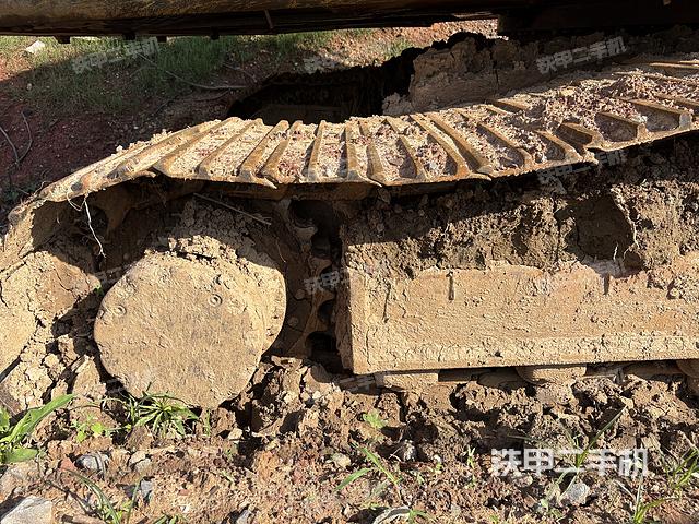 單側(cè)履帶整體(整機外觀) 單側(cè)履帶整體(整機外觀)