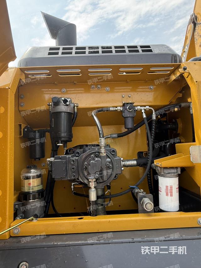 液壓泵艙室正面整體（整機(jī)外觀）