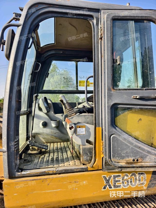 ?駕駛室正側(cè)（駕駛室部分）