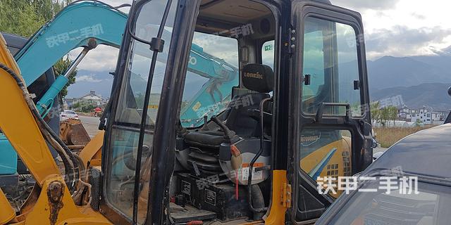 驾驶室整体（整机外观）