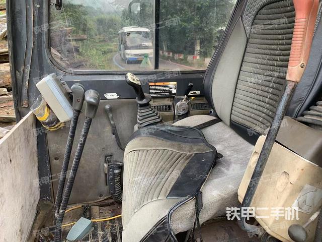 驾驶室整体（整机外观）