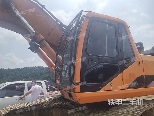 整機(jī)右后45°(整機(jī)外觀) 整機(jī)右后45°(整機(jī)外觀)