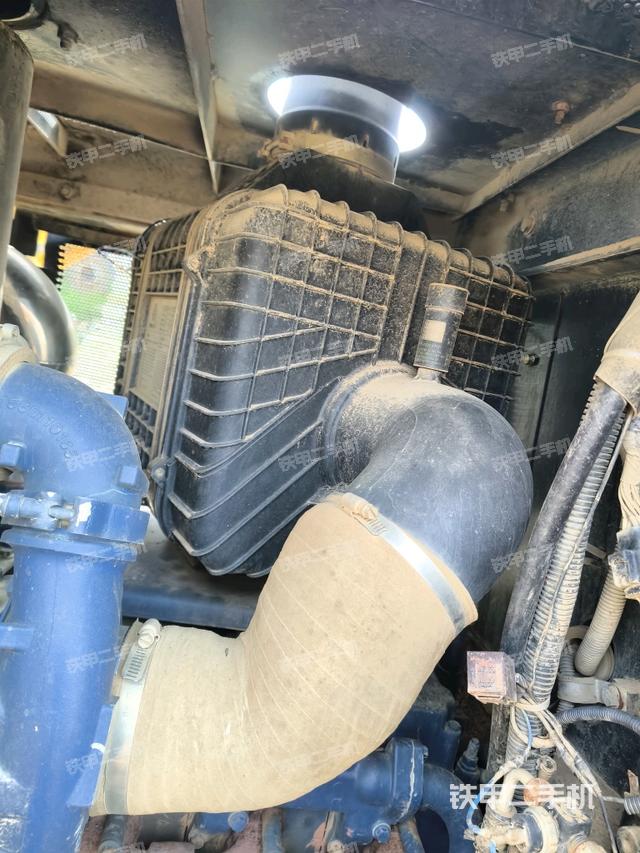 風(fēng)扇及皮帶(推土機(jī)發(fā)動(dòng)機(jī)艙) 風(fēng)扇及皮帶(推土機(jī)發(fā)動(dòng)機(jī)艙)