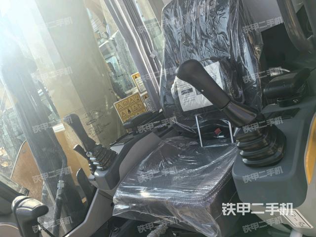 頂棚整體(駕駛室部分) 頂棚整體(駕駛室部分)