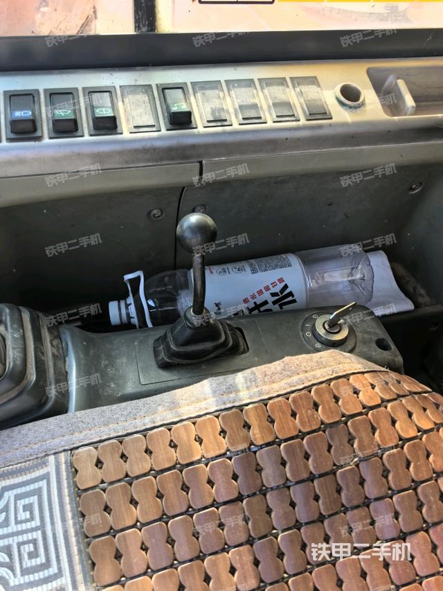 座椅右側(cè)控制臺/鑰匙門/油門/含右手柄（駕駛室部分）