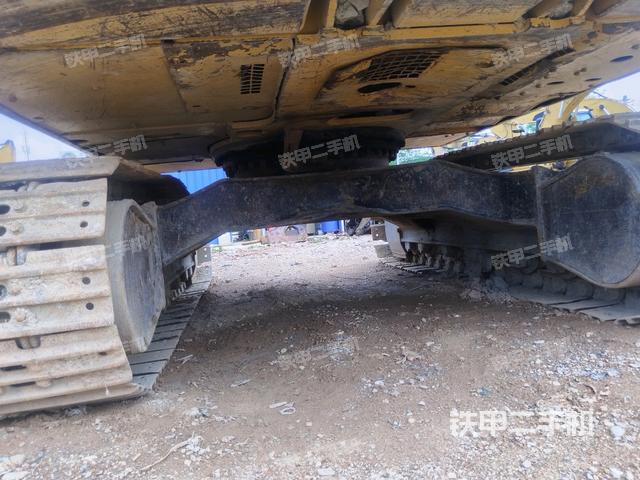 轉(zhuǎn)盤和下車架正前(工作和回轉(zhuǎn)裝置) 轉(zhuǎn)盤和下車架正前(工作和回轉(zhuǎn)裝置)