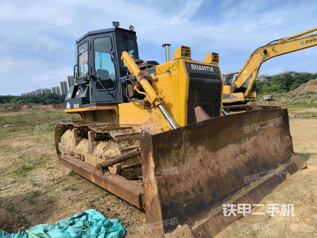 右前45°(推土機(jī)整車外觀) 右前45°(推土機(jī)整車外觀)