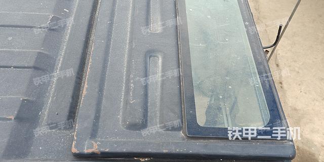 驾驶室顶部（整机外观）