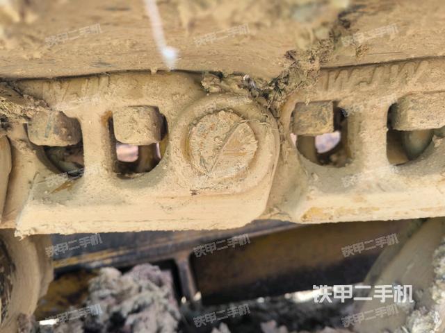 松土器全景(推土機(jī)底盤及工作裝置) 松土器全景(推土機(jī)底盤及工作裝置)
