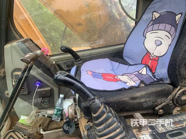 駕駛室整體(整機(jī)外觀) 駕駛室整體(整機(jī)外觀)