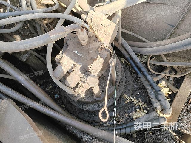 回转马达和主控阀（整机外观）