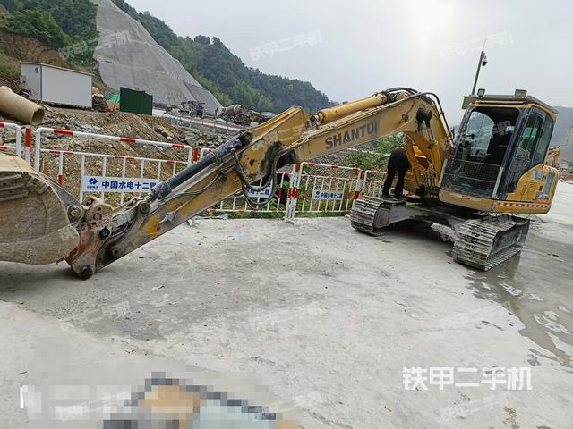 驾驶室整体(整机外观) 驾驶室整体(整机外观)