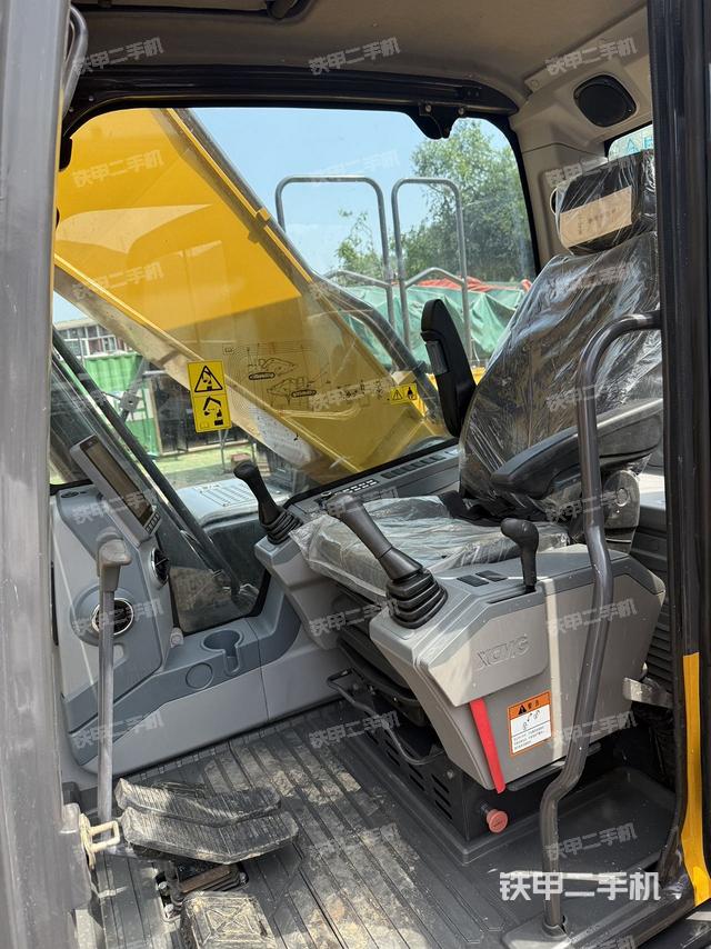 駕駛室整體（整機(jī)外觀）