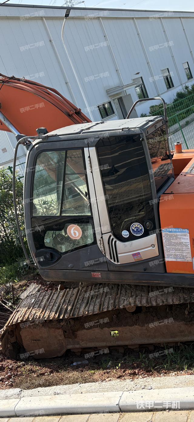 駕駛室整體(整機外觀) 駕駛室整體(整機外觀)