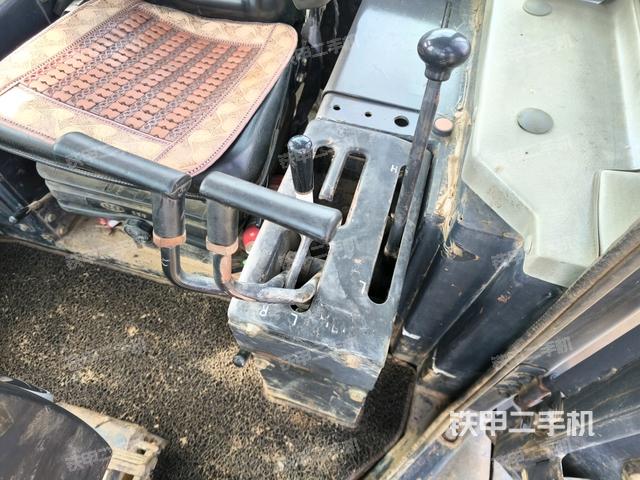 駕駛室外頂部全景(推土機(jī)駕駛室) 駕駛室外頂部全景(推土機(jī)駕駛室)