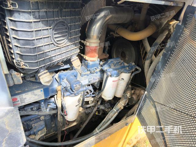 發(fā)動(dòng)機(jī)左側(cè)全景(推土機(jī)發(fā)動(dòng)機(jī)艙) 發(fā)動(dòng)機(jī)左側(cè)全景(推土機(jī)發(fā)動(dòng)機(jī)艙)