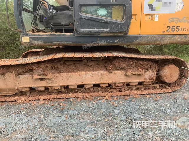 單側(cè)履帶整體(整機(jī)外觀) 單側(cè)履帶整體(整機(jī)外觀)