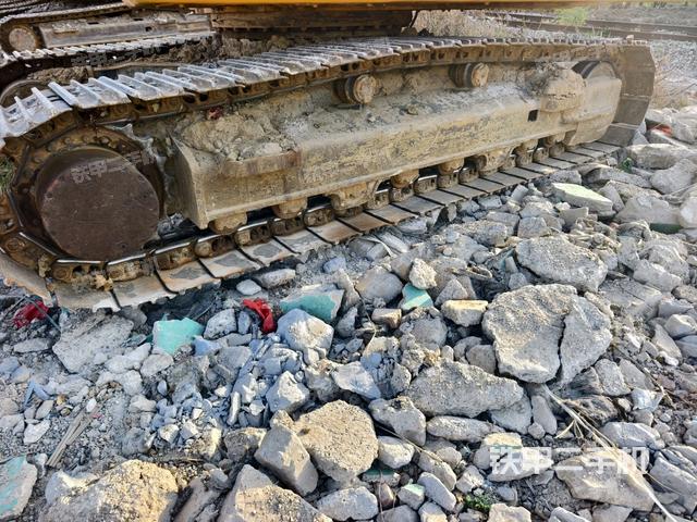 左侧履带整体 (行走机构) 左侧履带整体 (行走机构)