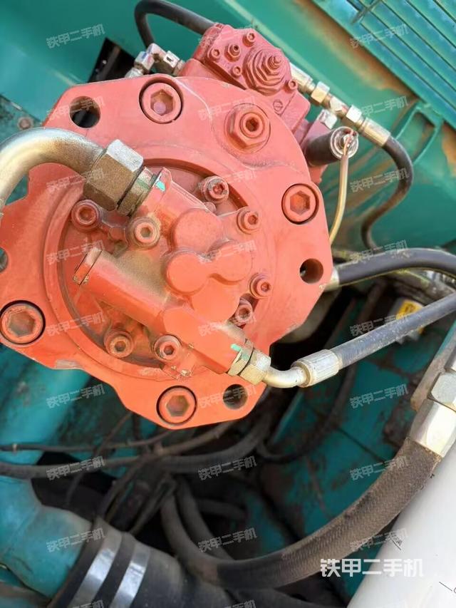 液压泵舱室正面整体(整机外观) 液压泵舱室正面整体(整机外观)