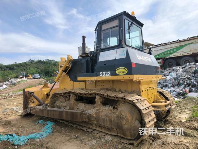 山推SD22标准型推土机的设备实拍-第3张实拍照片