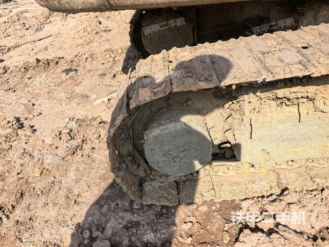 左驅(qū)動輪（行走機構(gòu)）